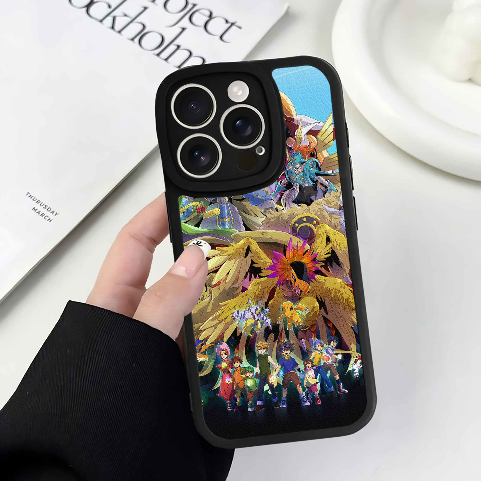 （画像用） Digimon デジタルモンスター/デジモン 【iPhone 16シリーズ対応】シリコンスマホケース（レザー調） 材質：シリコン